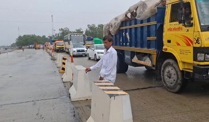 যমুনা সেতু মহাসড়কে ৭ কিলোমিটার যানজট